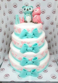 «многоярусные торты с фигурками»